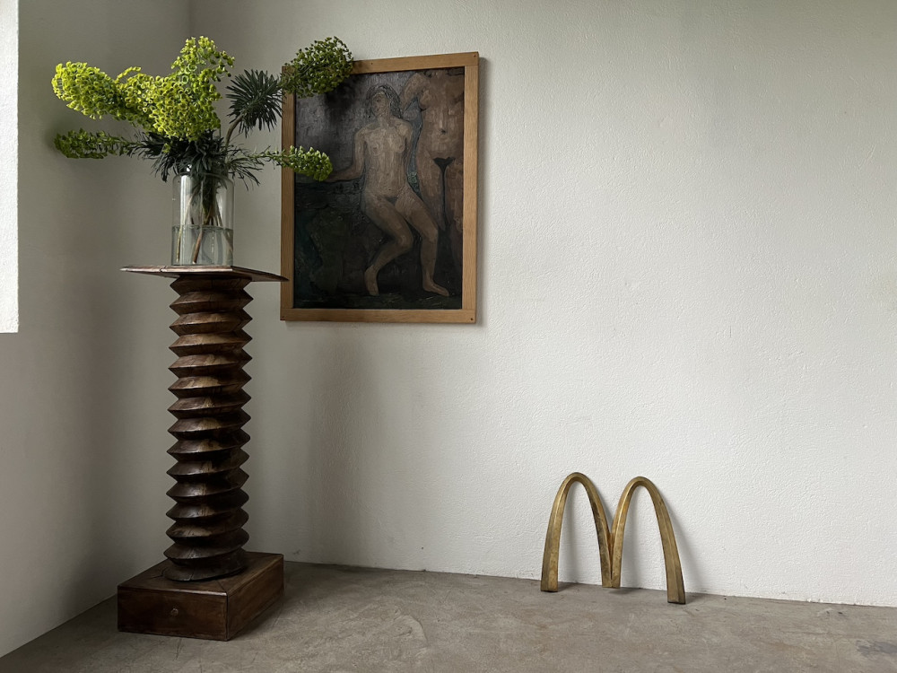 Enseigne Mac Donald's en laiton massif, circa 1970, vue 1