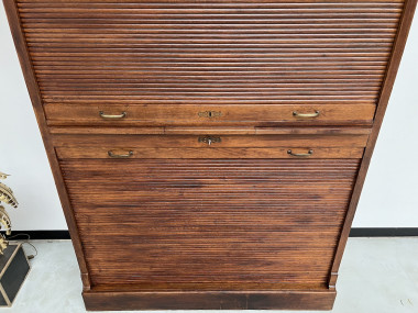 Armoire à rideaux en chêne massif, circa 1930, vue 8
