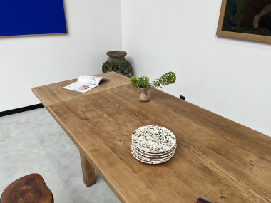 Grande table de ferme des années 60, en chêne massif, à rallonges, vue 8