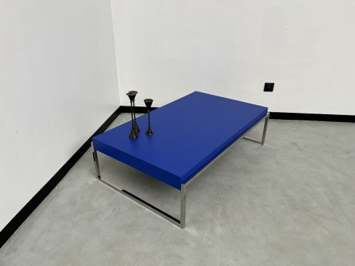 Table basse moderniste vintage, couleur bleu Klein, vue 6