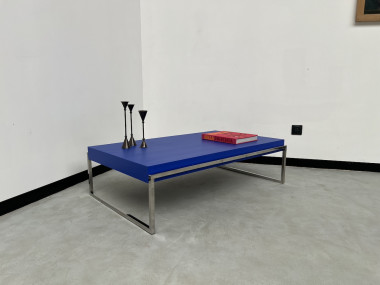 Table basse moderniste vintage, couleur bleu Klein, vue 8