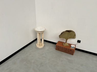 Sellette en marbre à 3 colonnes, circa 1970, vue 3