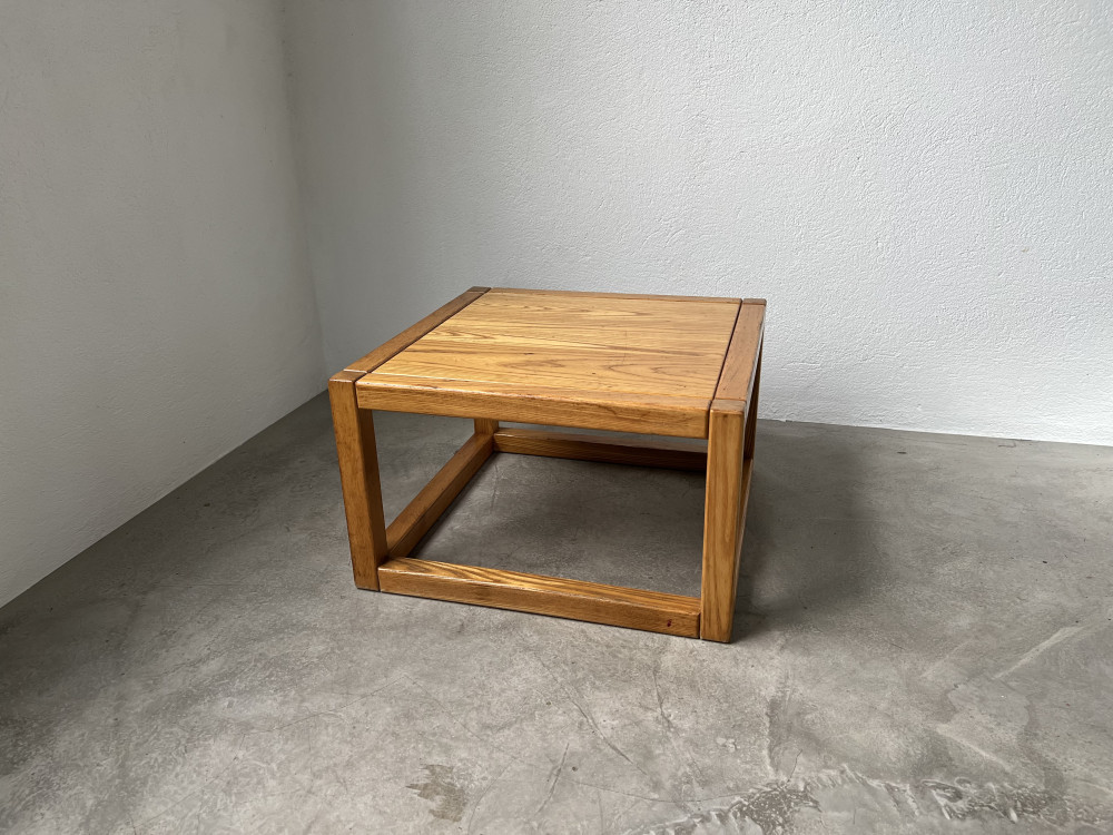 Table basse carrée de la Maison Regain, vue 1