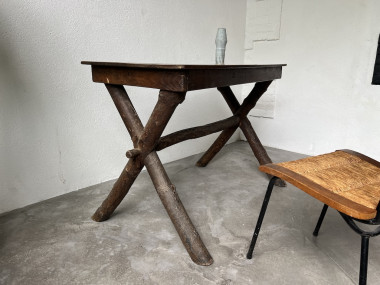 Bureau en noyer massif, art populaire, Savoie, vers 1900, vue 6