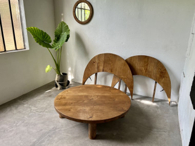 Table basse ronde en chêne massif, DLG Pierre Chapo, avec ses rallonges., vue 1
