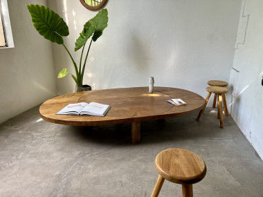 Table basse ronde en chêne massif, DLG Pierre Chapo, avec ses rallonges., vue 20