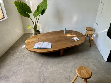 Table basse ronde en chêne massif, DLG Pierre Chapo, avec ses rallonges., vue 27