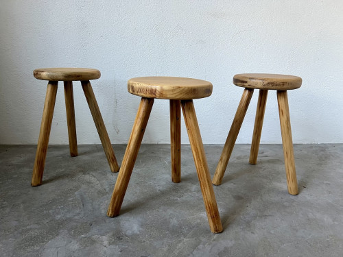 Série de 3 tabourets tripode DLG Charlotte Perriand, vue 9