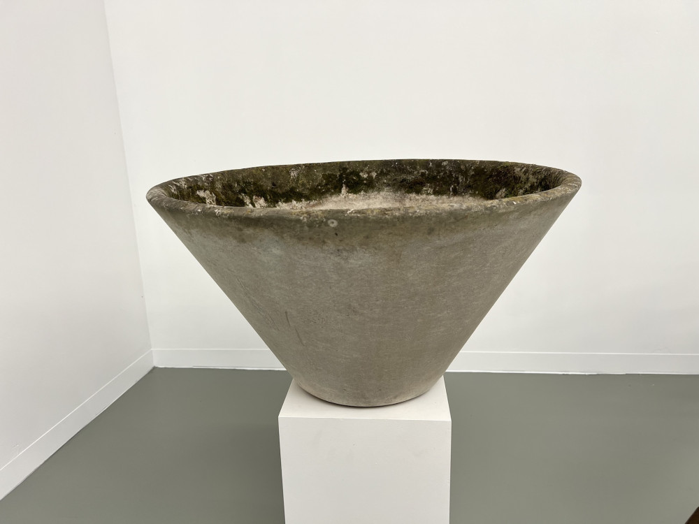 Grande jardinière conique Willy Guhl, vue 1