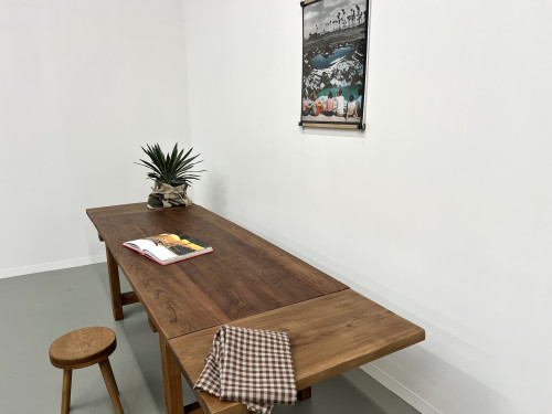 Table à manger brutaliste en orme massif, années 50, vue 25