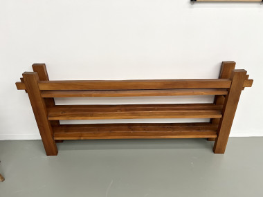 Etagère moderniste des années 70 en orme massif, vue 4