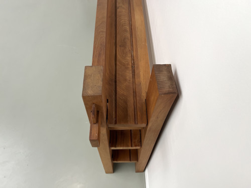 Etagère moderniste des années 70 en orme massif, vue 8