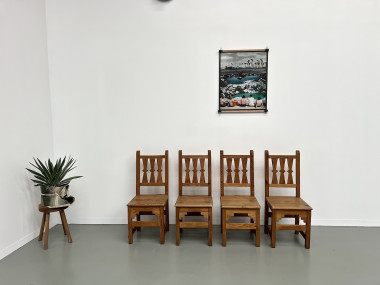 Série de 4 chaises en pin, années 70, vue 11