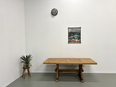Table monastère savoyarde en pin massif, CIRCA 1970, vue 1