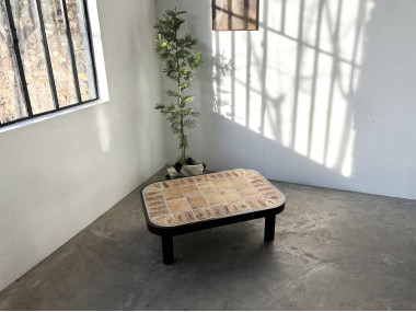 Table basse Roger Capron, modèle "Herbiers", vue 2