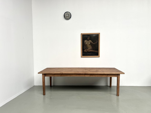 Très grande table de ferme en pin aux pieds fuseaux, vue 2