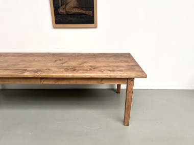 Très grande table de ferme en pin aux pieds fuseaux, vue 3