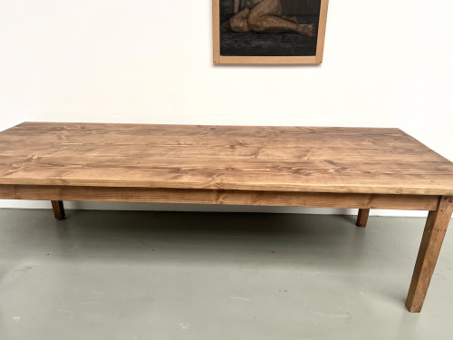 Très grande table de ferme en pin aux pieds fuseaux, vue 4
