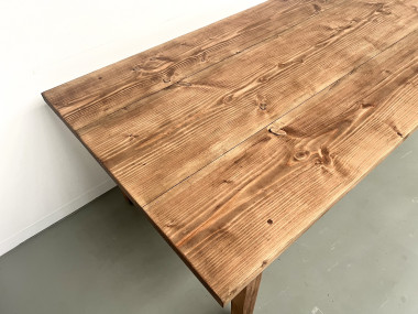 Très grande table de ferme en pin aux pieds fuseaux, vue 8