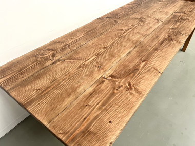 Très grande table de ferme en pin aux pieds fuseaux, vue 9