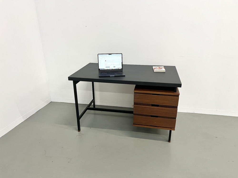 Bureau Pierre Guariche en teck et acier laqué., vue 1