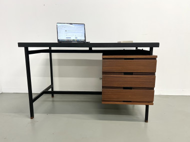 Bureau Pierre Guariche en teck et acier laqué., vue 2