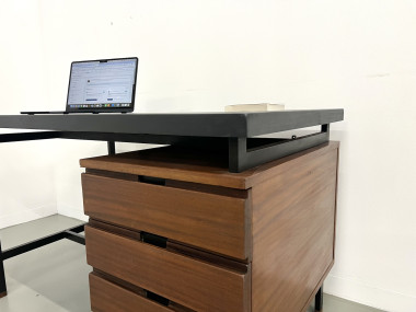 Bureau Pierre Guariche en teck et acier laqué., vue 6