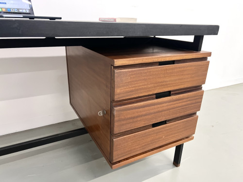 Bureau Pierre Guariche en teck et acier laqué., vue 9