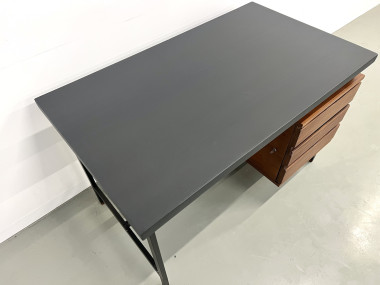 Bureau Pierre Guariche en teck et acier laqué., vue 21
