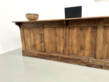 Grand comptoir de commerce ancien en pin massif, vue 4