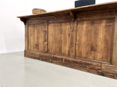 Grand comptoir de commerce ancien en pin massif, vue 6