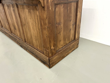 Grand comptoir de commerce ancien en pin massif, vue 10