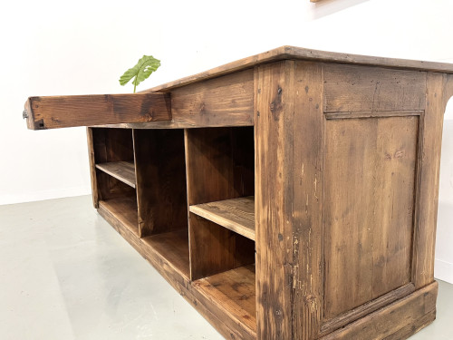 Grand comptoir de commerce ancien en pin massif, vue 34