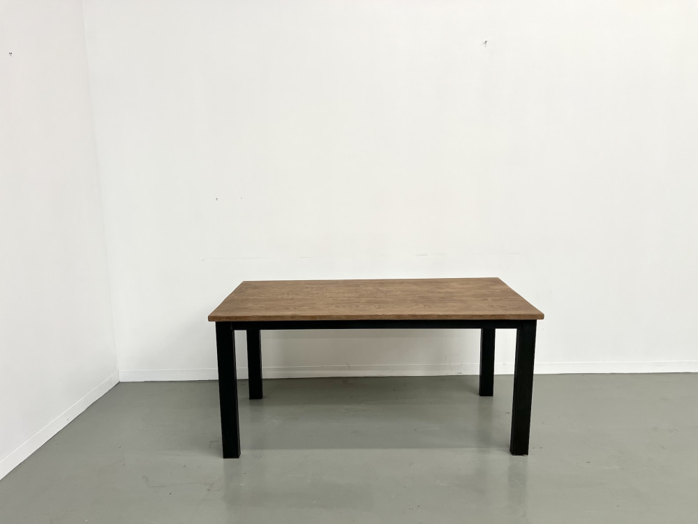 Table à manger années 70 piétement métal, vue 1