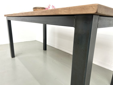 Table à manger années 70 piétement métal, vue 11