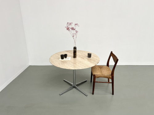 Table à manger ronde en travertin, circa 1970., vue 1