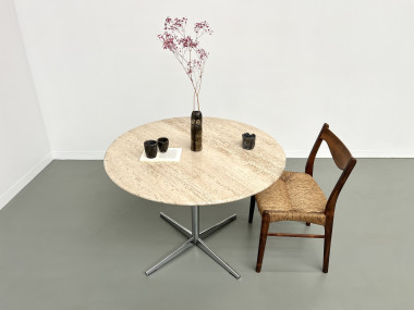 Table à manger ronde en travertin, circa 1970., vue 3