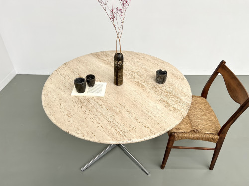 Table à manger ronde en travertin, circa 1970., vue 4