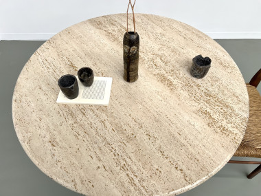 Table à manger ronde en travertin, circa 1970., vue 5