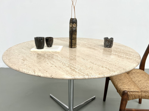 Table à manger ronde en travertin, circa 1970., vue 6