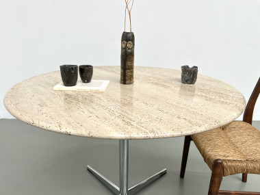 Table à manger ronde en travertin, circa 1970., vue 6