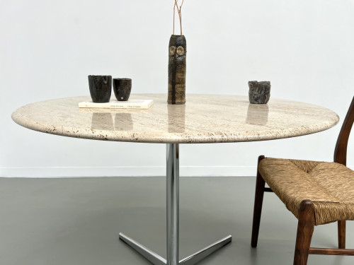 Table à manger ronde en travertin, circa 1970., vue 7