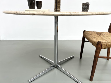 Table à manger ronde en travertin, circa 1970., vue 8