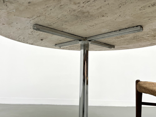 Table à manger ronde en travertin, circa 1970., vue 12