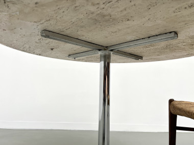 Table à manger ronde en travertin, circa 1970., vue 12