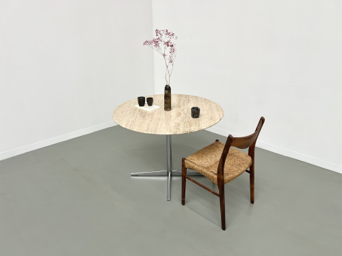Table à manger ronde en travertin, circa 1970., vue 13