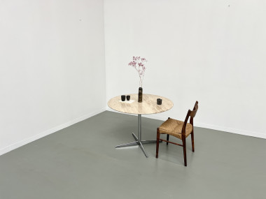 Table à manger ronde en travertin, circa 1970., vue 14