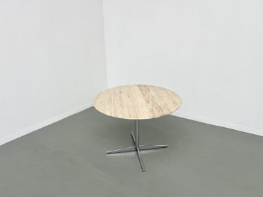 Table à manger ronde en travertin, circa 1970., vue 17