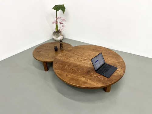 Duo de grandes tables basses modernistes tripodes, vue 1