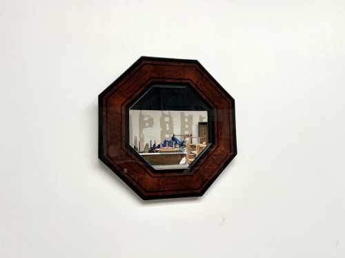 Miroir octogonal en bois par Jean-Claude Mahey, vue 2
